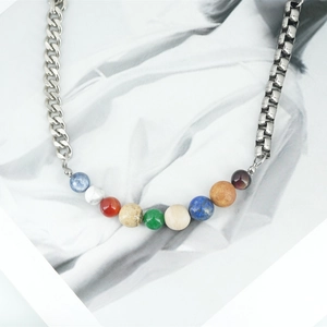 Collier hip-hop en acier titane avec chaîne mixte et perles de planètes colorées