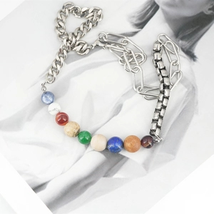 Collier hip hop en acier titane avec chaînes planète et perles en pierres naturelles