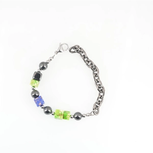 Chic beaded bracelet with marble-style cubes and bold silver metal chain for unisex style