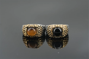 Anelli punk retrò in acciaio al titanio con occhio di tigre marrone e gemma nera stile vintage