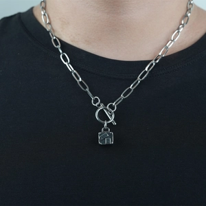 Collier Pendentif Bagage en Acier Inoxydable Rétro Industriel Lettre Paris Fermoir Cabillot Bijoux Hiphop Homme Femme Argent