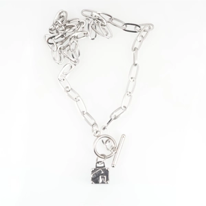 Collier trombone en acier argenté avec pendentif valise et fermoir à bascule OT chic