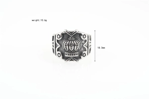 Macro view of vintage crown ring showing 10.6g weight and 18.3mm height details