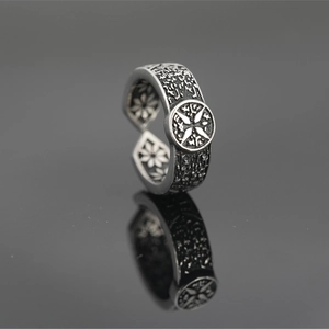 Vintage gothic style adjustable titanium steel ring with floral textures and star motif