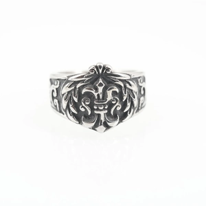 Vintage gothic fleur-de-lis relief ring in distressed silver titanium steel finish