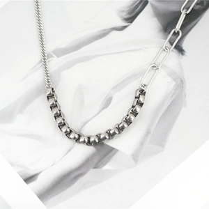 Minimalist silver拼接 Cuban chain necklace with asymmetrical industrial style design
