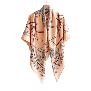Elegant silk scarf with horse-bit chain and floral print in light orange pink