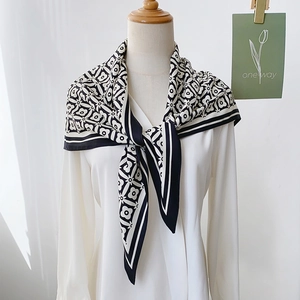 Fashion Geometric Floral Print Satin Triangle Scarf For Women Chic Black White Thin Twill Neck Wrap Headscarf Accessory