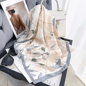 Foulard Quadrato da Donna 70cm in Satén Effetto Seta Elegante Stampa Floreale Botanica Poliestere Fazzoletto da Collo