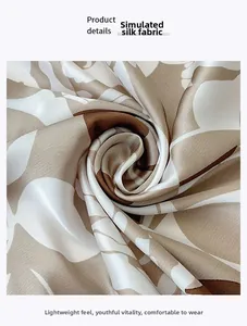 Gros plan d'un foulard en soie synthétique au toucher doux et motif floral élégant