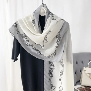 Écharpe Élégante Imprimée Baroque Pour Femmes Motif À Volutes Vintage Châle Léger Protection Solaire En Polyester Effet Soie