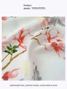 Gros plan sur un tissu en soie synthétique douce avec motif floral et texture lisse