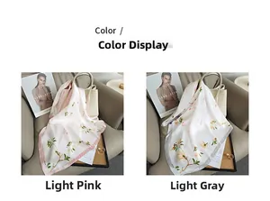 Détails des foulards en soie avec imprimés de fleurs de magnolia rose clair et gris