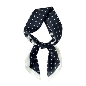 Foulard léger en soie à pois noirs et blancs avec détails floraux pour cou ou cheveux