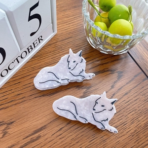 Wolf shaped hair claw clip in white marble acetate for women hair styling accessory