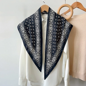 Women's Vintage Geometric Pattern Satin Triangle Scarf Shawl Bohemian Print Neck Scarf Wrap For Office Casual Styling