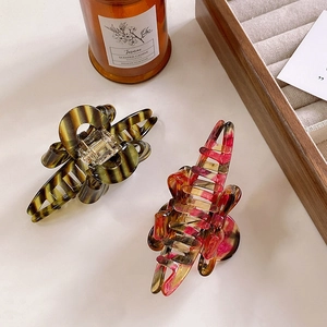 French vintage acetate hair claws in olive green and rose red tortoiseshell patterns