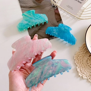 Set di quattro grandi mollette per capelli in acetato con texture marmoree e colori vivaci
