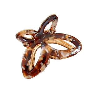 Hollow butterfly hair claw clip with leopard tortoiseshell pattern and gold spring