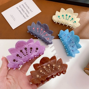 Pince à cheveux lotus élégante en acétate avec strass en diverses couleurs marbrées
