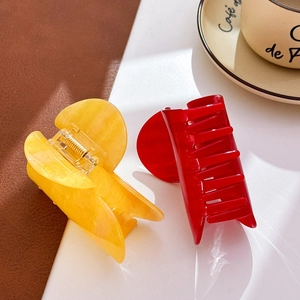 Minimalist large heart-shaped acetic acid hair claws in yellow marble and translucent red