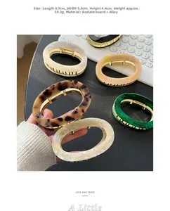 Details verschiedener Acetat-Haarklammern mit Maßen 8,9x5,8x4,4 cm und Gewicht von 59,3 g
