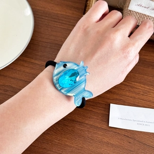 Élastique à cheveux en acétate poisson bleu avec cristal pour queue de cheval chic