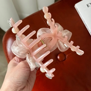 Grande pince à cheveux élégante avec nœud en tulle rose et perles blanches pour femmes