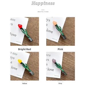 Detailansicht der Tulpen-Haarspangen in Rot, Rosa, Gelb und Grau aus Acetat