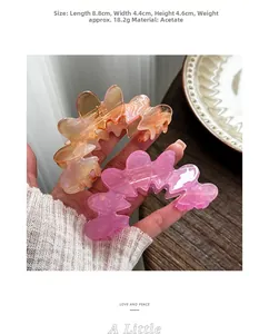 Detailed view of two acetate claw clips in coral and pink with dimensions 8.8x4.4x4.6cm