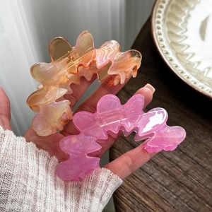 Elegant arched acetic acid hair claw clip with pearlescent texture and wavy heart design