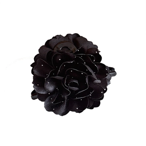Große schwarze Rosen-Haarklammer mit silbernen Perlen für elegante Hochsteckfrisuren