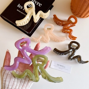 Minimalist Large Wave Shape Hair Claw Clip For Women Matte Plastic Shark Clip Elegant Hair Styling Accessory For Thick Hair