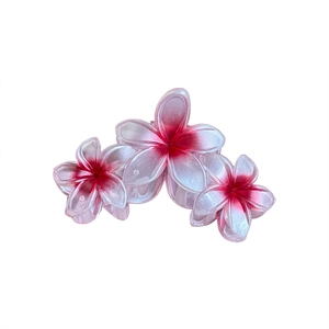 Pince à cheveux fleur de frangipanier avec dégradé de couleurs pour coiffage chic