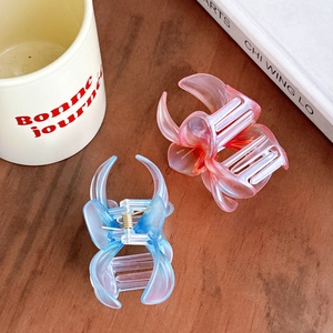 Elegant butterfly hair claws with pearlescent finish in pink and light blue colors