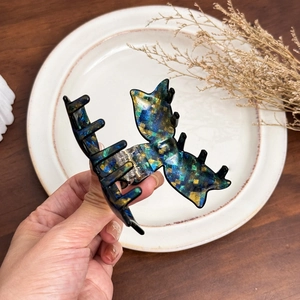 Pince à cheveux papillon irisée scintillante avec texture pailletée pour cheveux épais