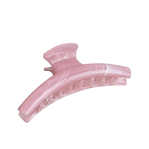 Grande pince à cheveux élégante avec motif marbre rose pour un coiffage chic et moderne