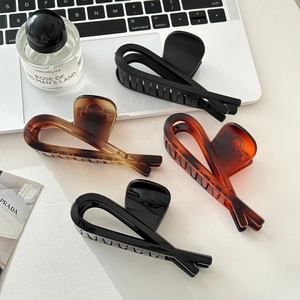 Minimalist Elegant Large Hair Claw Clip For Women Vintage Plastic Painted Shark Clip Non-Slip Hair Accessory For Thick Hair