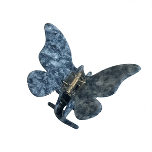 Eleganter Haarklammer Schmetterling aus blauem Marmor-Acetat mit goldener Metallfeder