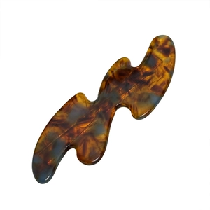 Elegant wavy tortoise shell hair clip with amber textured finish for daily hair styling