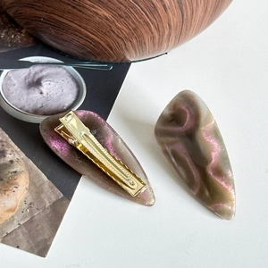 Elegant tortoiseshell resin hair clips with purple shimmer and golden alloy duckbill base