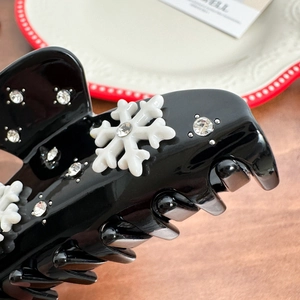 Pince à cheveux noire en acétate élégante avec flocon de neige et cristaux brillants