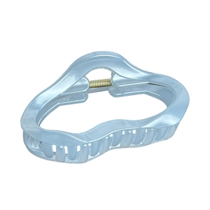 Pince à cheveux évidée en forme de nuage bleu clair avec finition mate pour femme