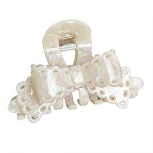 Elegante pinza per capelli a fiocco in acetato bianco cangiante con pizzo