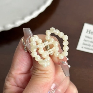 Mini pince à cheveux élégante ornée de perles blanches pour femmes avec ressort en métal
