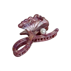 Pince à cheveux en acétate avec motif marbré violet et perle centrale élégante