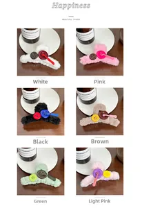Six pinces à cheveux en peluche avec boutons en blanc rose noir et marron en collage