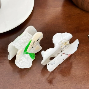 Set di due mollette per capelli a forma di cane in acetato perlato per acconciature