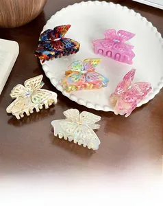 Vue détaillée de pinces à cheveux papillon évidées élégantes en plusieurs couleurs assorties