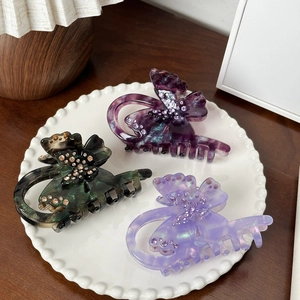 Trois pinces à cheveux papillon en acétate avec strass en violet et vert